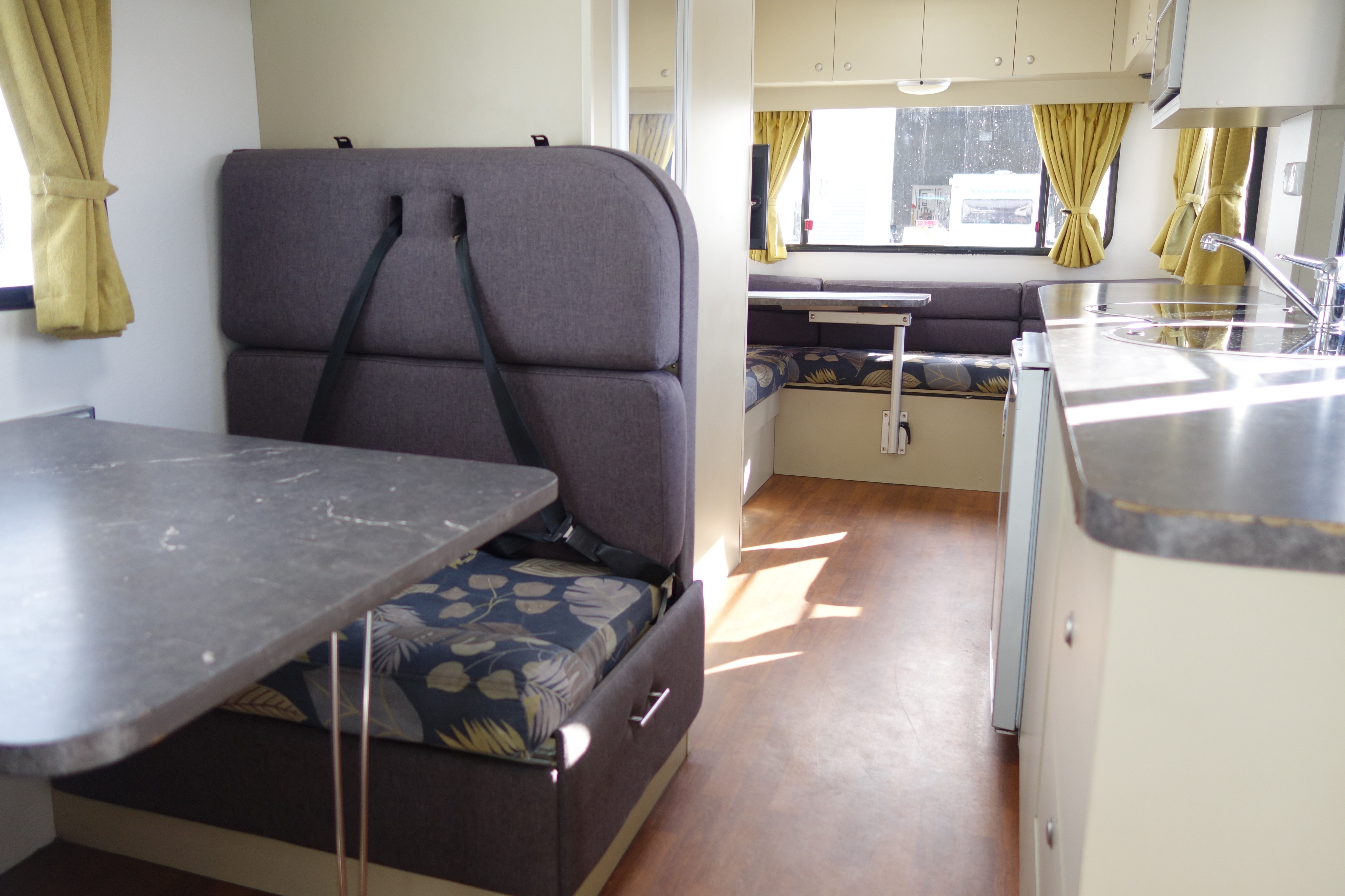 Motorhome Review: Go Cheap Derwent Motorhome Review: Go Cheap Derwent - Cruisin Motorhome Rentals Australia