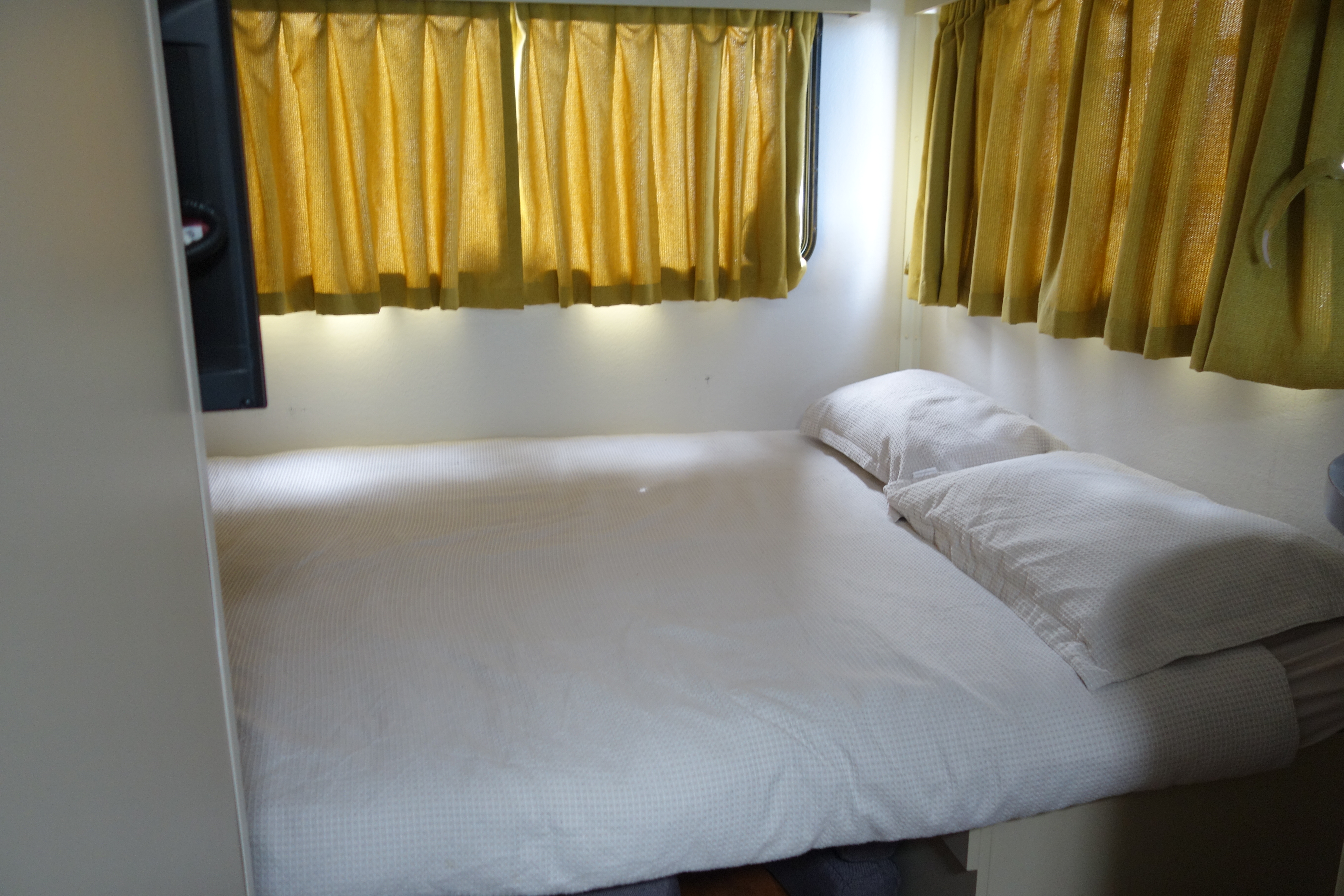 Motorhome Review: Go Cheap Derwent Motorhome Review: Go Cheap Derwent - Cruisin Motorhome Rentals Australia