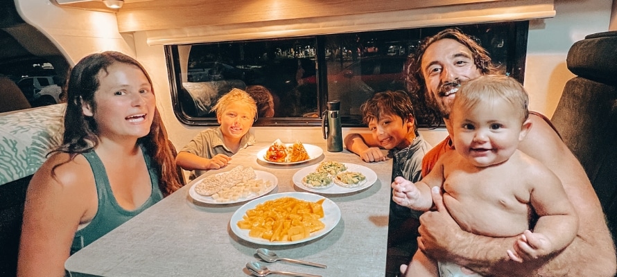 Spacious Cruisin’ Motorhome for the whole family